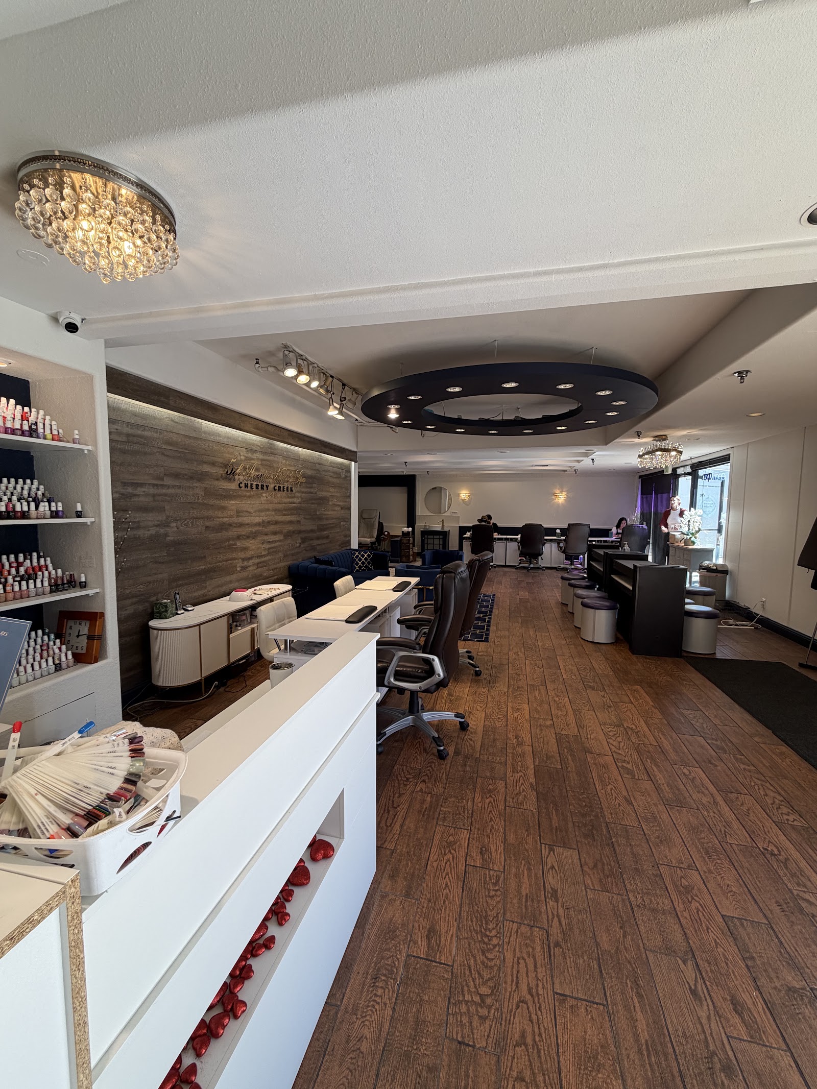 5th Avenue Nails logo